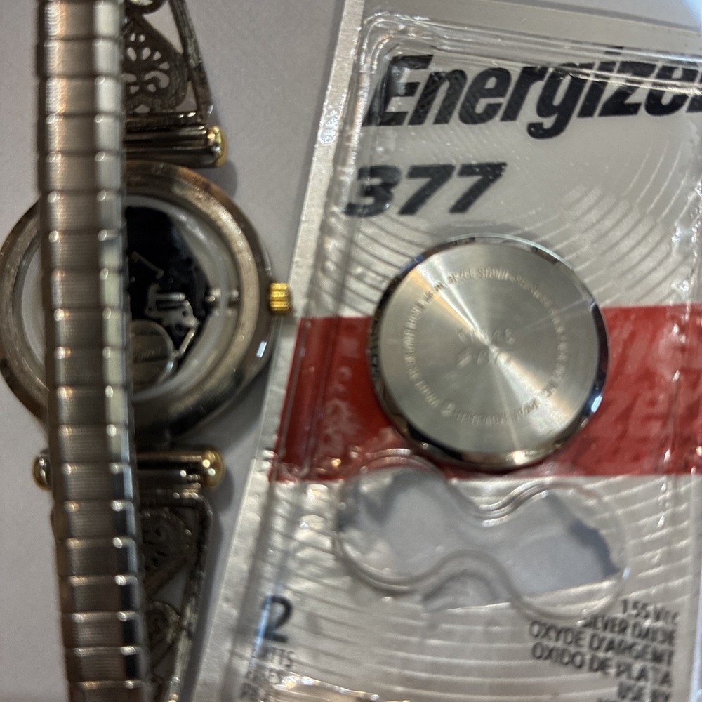 Kathy Ireland Vintage Watch Gold and Silver Tone New Battery Works EUC - Picture 10 of 16
